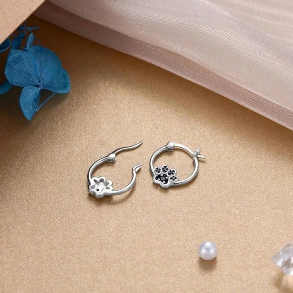 🌹 Hoop Earrings with Black Paw Print‎